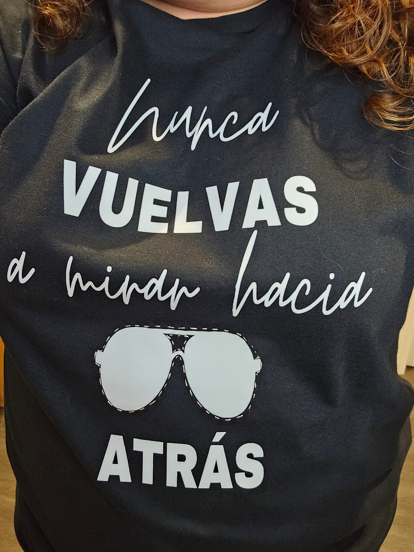 'Nunca vuevas a mirar hacia atras" (Never look back) "A unique shirt featuring intricate stitching details, adding a touch of texture to a classic design."